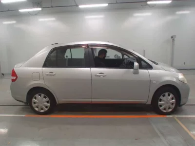 Nissan TIIDA LATIO  с аукциона в Японии