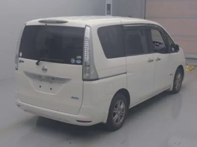 Nissan SERENA  с аукциона в Японии