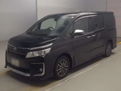 Toyota VOXY  с аукциона в Японии