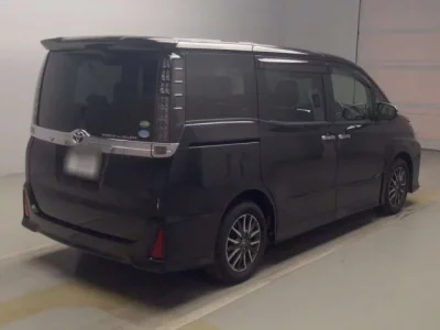 Toyota VOXY  с аукциона в Японии