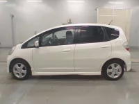 Honda FIT лот № 30032 оценка 4  с аукциона в Японии 3