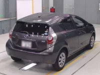 Toyota AQUA лот № 30017 оценка 3.5  с аукциона в Японии 1