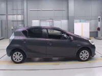 Toyota AQUA лот № 30017 оценка 3.5  с аукциона в Японии 2