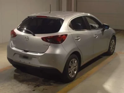 Mazda MAZDA2  с аукциона в Японии