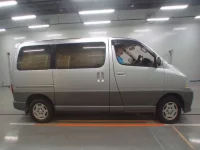 Toyota HIACE лот № 30042 оценка 3.5  с аукциона в Японии 2