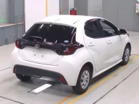 Toyota YARIS лот № 30030 оценка 4.5  с аукциона в Японии 1