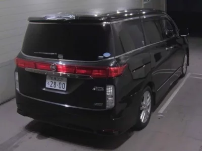 Nissan ELGRAND  с аукциона в Японии