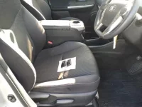 Toyota PRIUS ALPHA лот № 30031 оценка 3.5  с аукциона в Японии 7