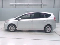 Toyota PRIUS ALPHA лот № 30031 оценка 3.5  с аукциона в Японии 3