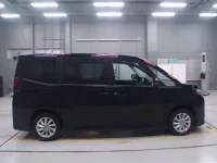 Toyota NOAH лот № 30037 оценка 4  с аукциона в Японии 2