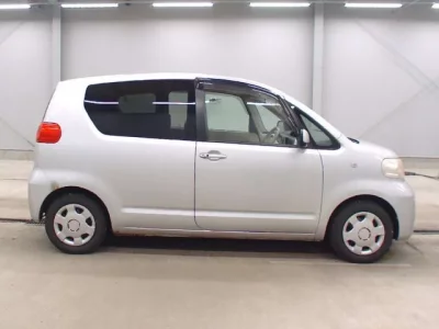 Toyota PORTE  с аукциона в Японии