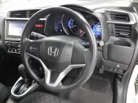 Honda FIT лот № 30051 оценка 3.5  с аукциона в Японии 6
