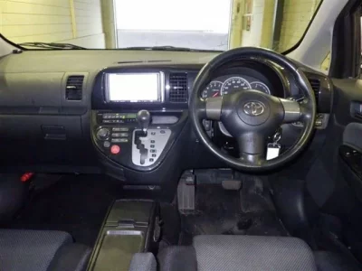 Toyota WISH  с аукциона в Японии