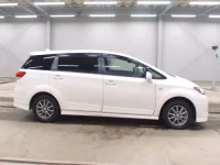 Toyota WISH лот № 9035 оценка 3.5  с аукциона в Японии 2