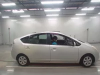 Toyota PRIUS лот № 30077 оценка R  с аукциона в Японии 2