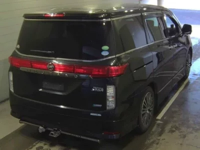 Nissan ELGRAND  с аукциона в Японии