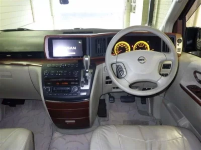 Nissan ELGRAND  с аукциона в Японии