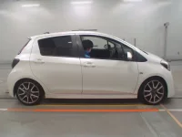 Toyota VITZ лот № 30086 оценка 3.5  с аукциона в Японии 2
