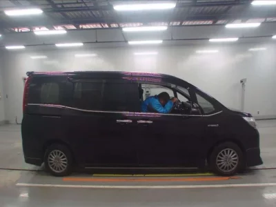 Toyota ESQUIRE  с аукциона в Японии