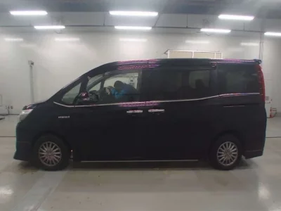 Toyota ESQUIRE  с аукциона в Японии