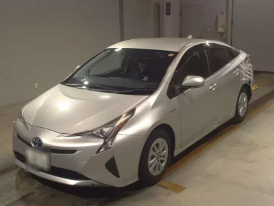 Toyota PRIUS  с аукциона в Японии