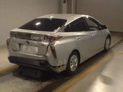 Toyota PRIUS  с аукциона в Японии