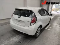 Toyota AQUA лот № 3009 оценка 4  с аукциона в Японии 4