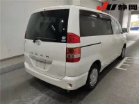 Toyota NOAH лот № 3022 оценка 3.5  с аукциона в Японии 4
