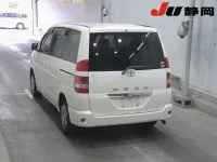 Toyota NOAH лот № 3022 оценка 3.5  с аукциона в Японии 1