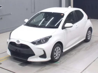 Toyota YARIS  с аукциона в Японии