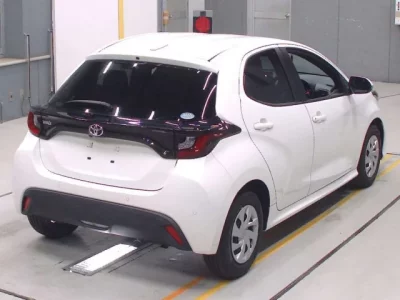 Toyota YARIS  с аукциона в Японии