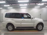 Mitsubishi PAJERO лот № 30157 оценка 3.5  с аукциона в Японии 2