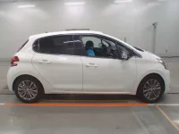 Peugeot 208 лот № 38117 оценка 4  с аукциона в Японии 2
