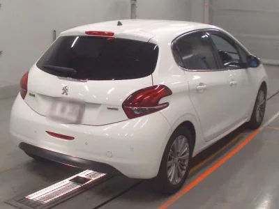 Peugeot 208  с аукциона в Японии
