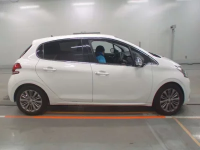 Peugeot 208  с аукциона в Японии