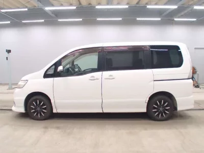 Nissan SERENA  с аукциона в Японии