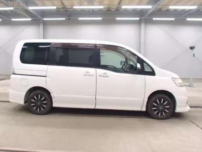 Nissan SERENA  с аукциона в Японии