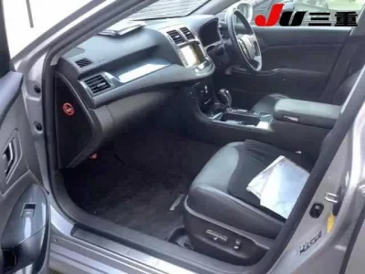 Toyota CROWN  с аукциона в Японии