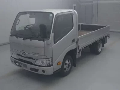 Toyota DYNA  с аукциона в Японии