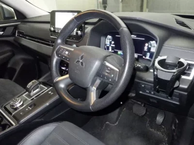 Mitsubishi OUTLANDER PHEV  с аукциона в Японии