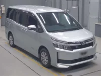 Toyota VOXY лот № 30188 оценка 4  с аукциона в Японии 4