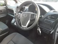 Toyota VOXY лот № 30188 оценка 4  с аукциона в Японии 6