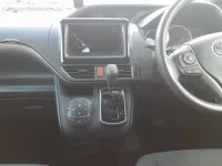 Toyota VOXY лот № 30188 оценка 4  с аукциона в Японии 8