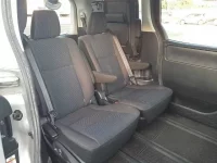 Toyota VOXY лот № 30188 оценка 4  с аукциона в Японии 9