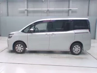 Toyota VOXY лот № 30188 оценка 4  с аукциона в Японии 3