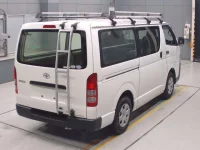 Toyota HIACE VAN лот № 30213 оценка R  с аукциона в Японии 1