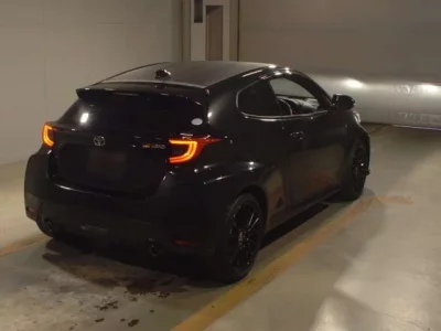 Toyota YARIS  с аукциона в Японии