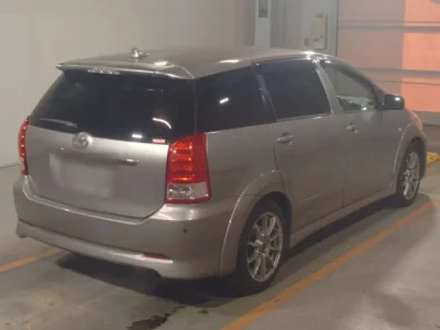 Toyota WISH  с аукциона в Японии
