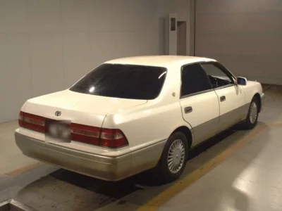 Toyota CROWN  с аукциона в Японии
