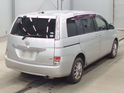 Toyota ISIS  с аукциона в Японии